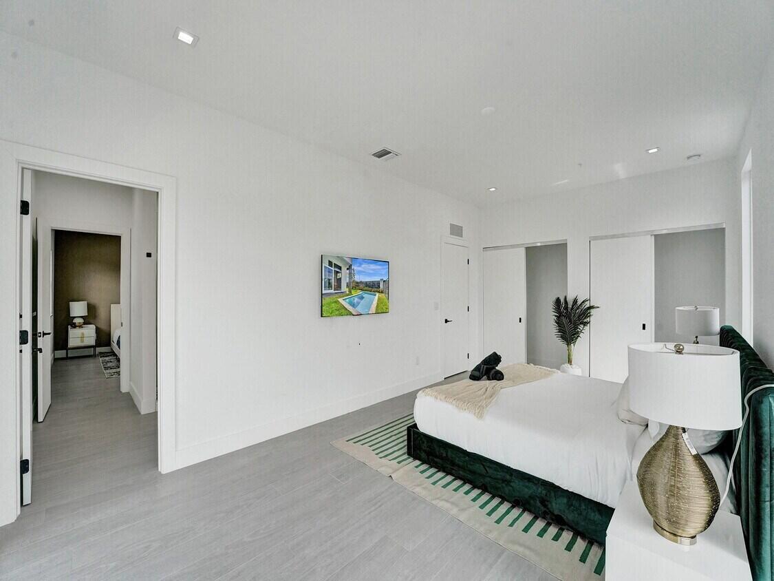 THE ENCLAVE AT LAKE RIDGE - Residential Lease