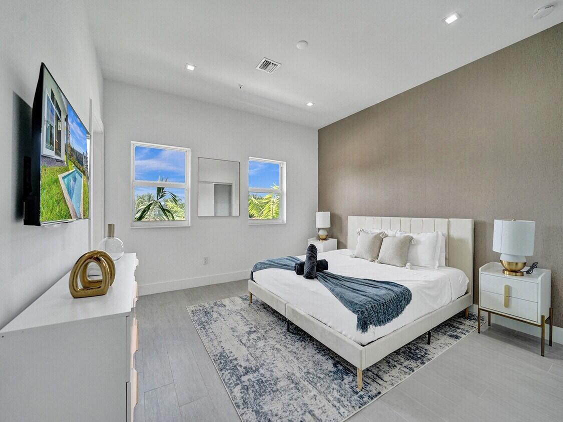 THE ENCLAVE AT LAKE RIDGE - Residential Lease
