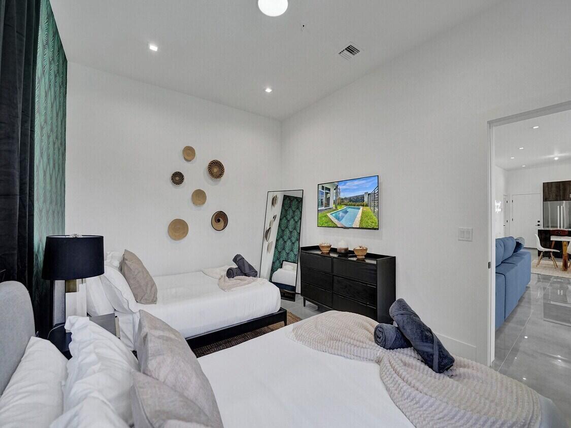 THE ENCLAVE AT LAKE RIDGE - Residential Lease