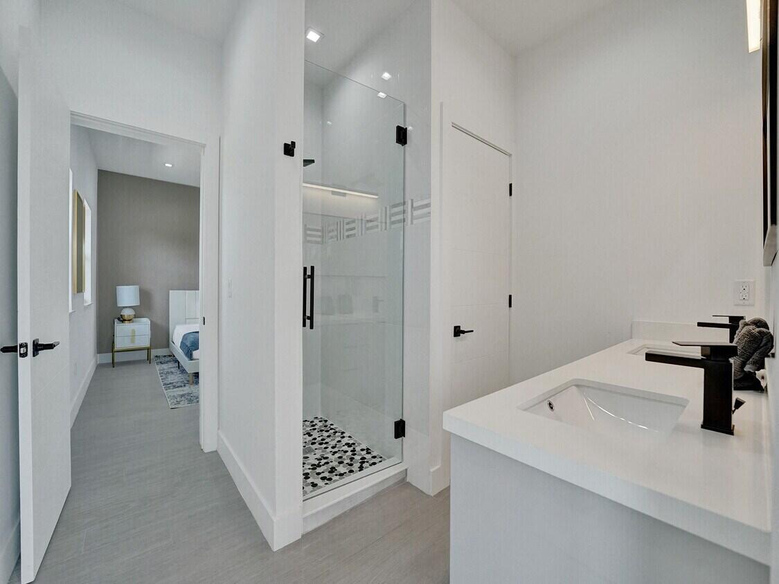 THE ENCLAVE AT LAKE RIDGE - Residential Lease