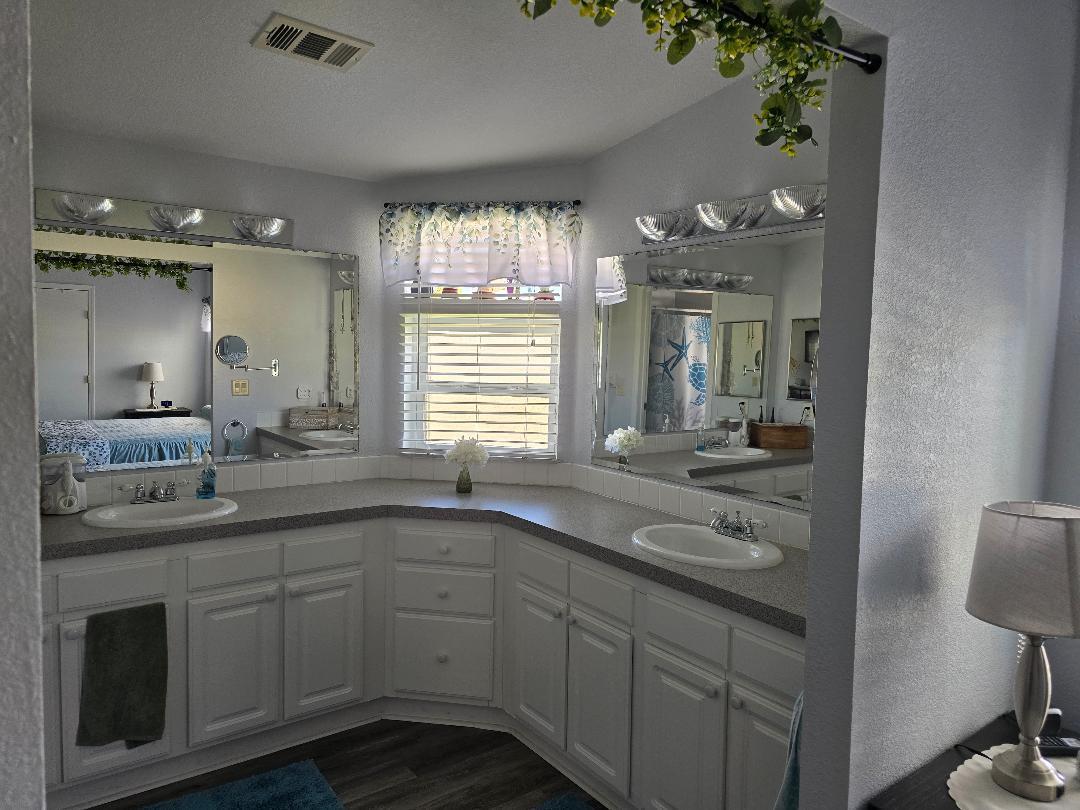 TROPICAL ISLES - Residential