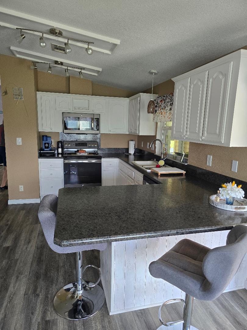 TROPICAL ISLES - Residential