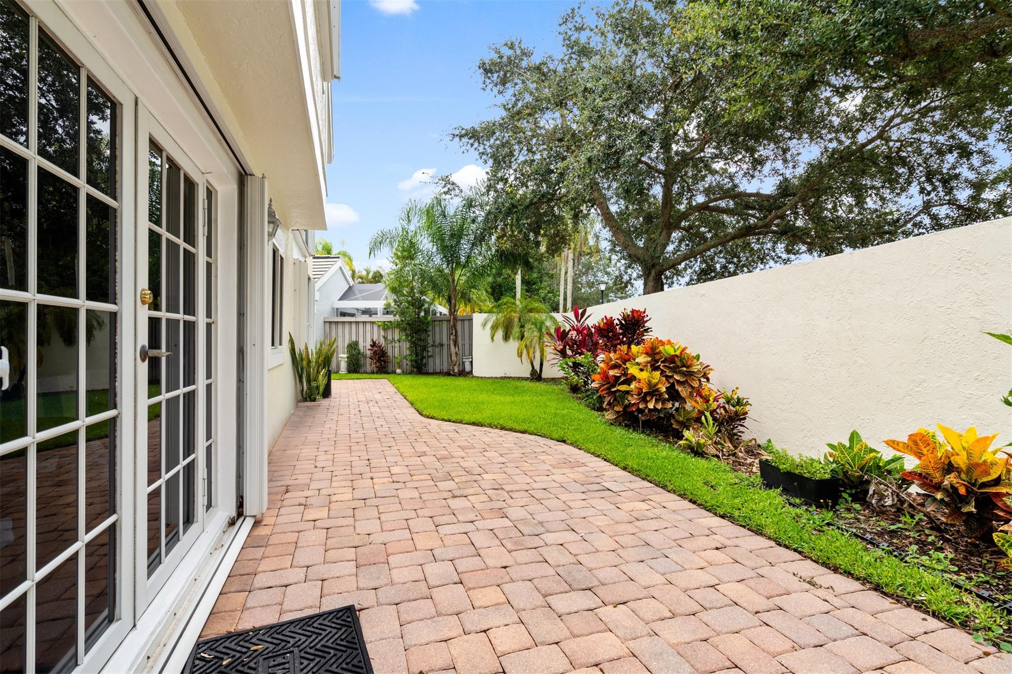 8 Governors Ct