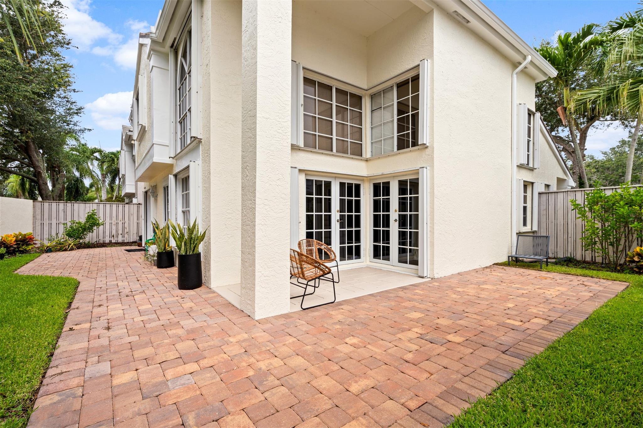 8 Governors Ct