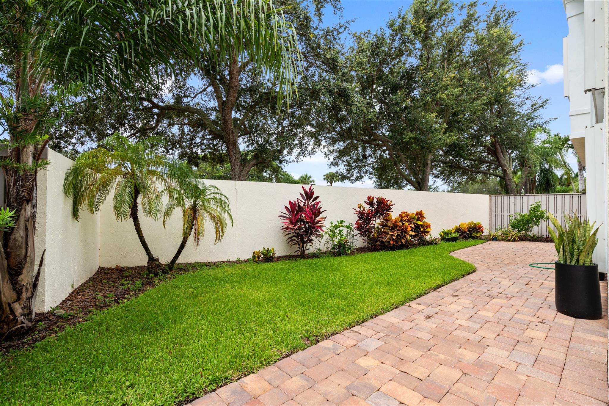 8 Governors Ct