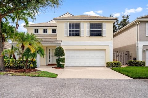 Photo of 8 Governors Court, Palm Beach Gardens, FL 33418 (MLS # F10517131)