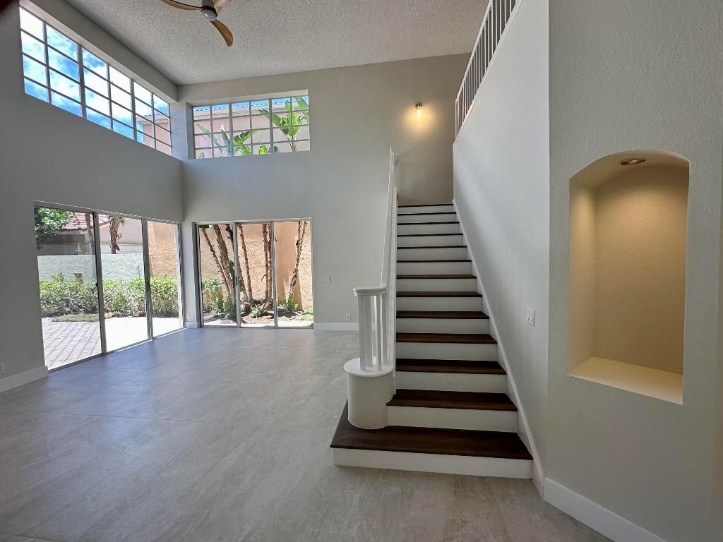 Photo of 40 Via Verona, Palm Beach Gardens, FL 33418 (MLS # R10990788)