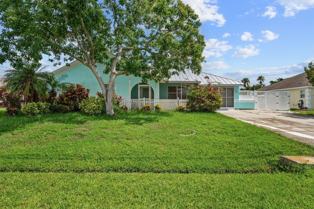 Photo of 301 SW Whitmore Drive, Port Saint Lucie, FL 34984 (MLS # R11098563)