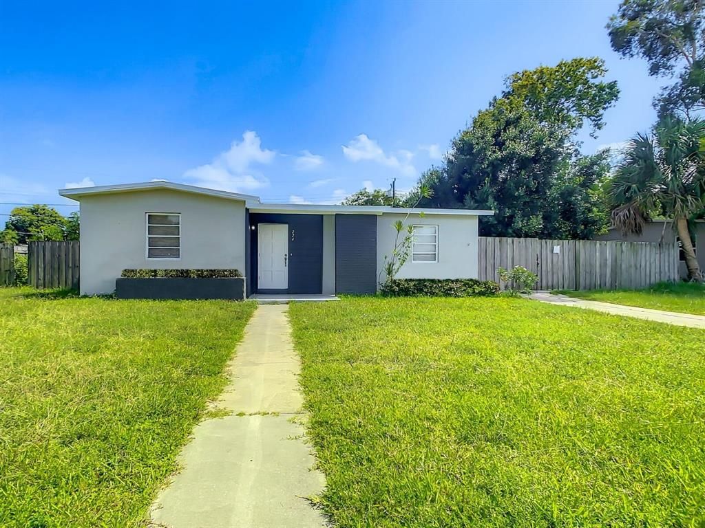 Photo of 224 SE Prima Vista Boulevard, Port Saint Lucie, FL 34983 (MLS # R10823800)