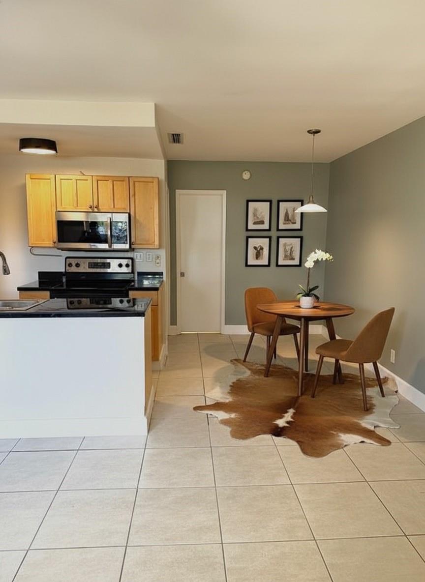 MIDDLE RIVER VILLAS - Residential