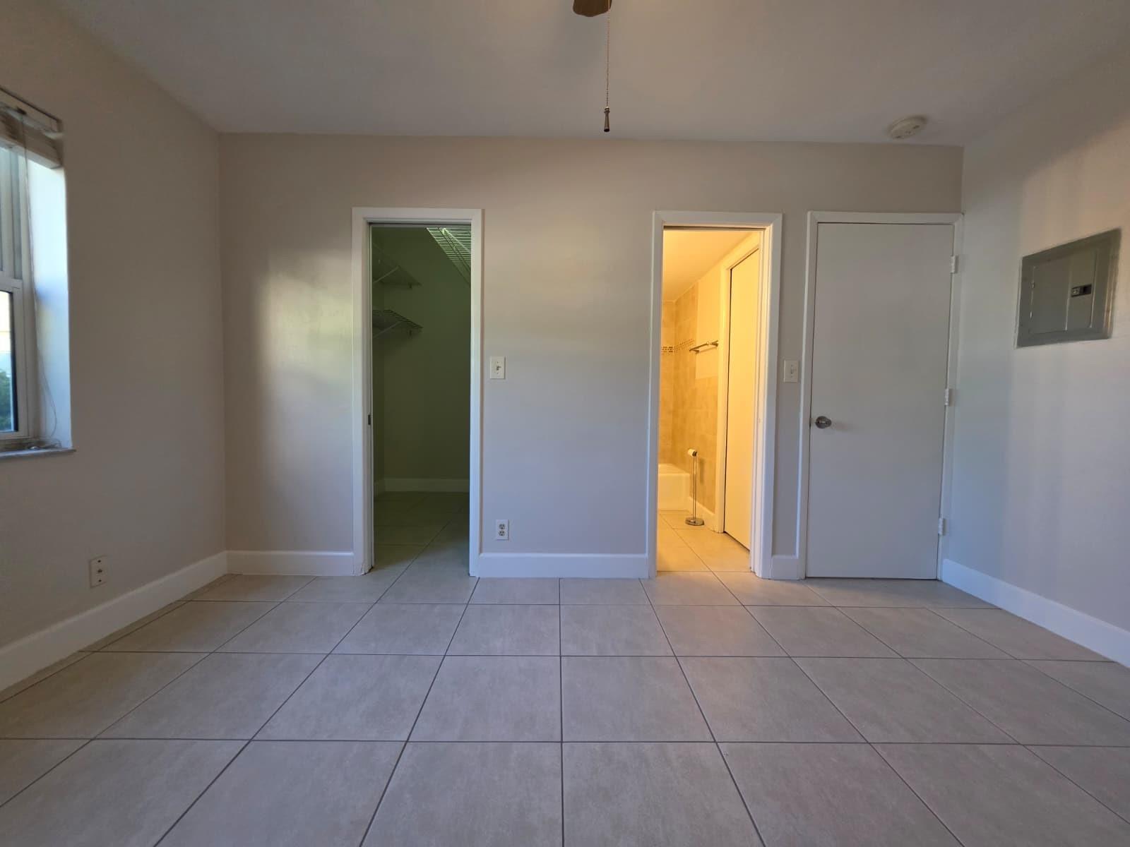 MIDDLE RIVER VILLAS - Residential