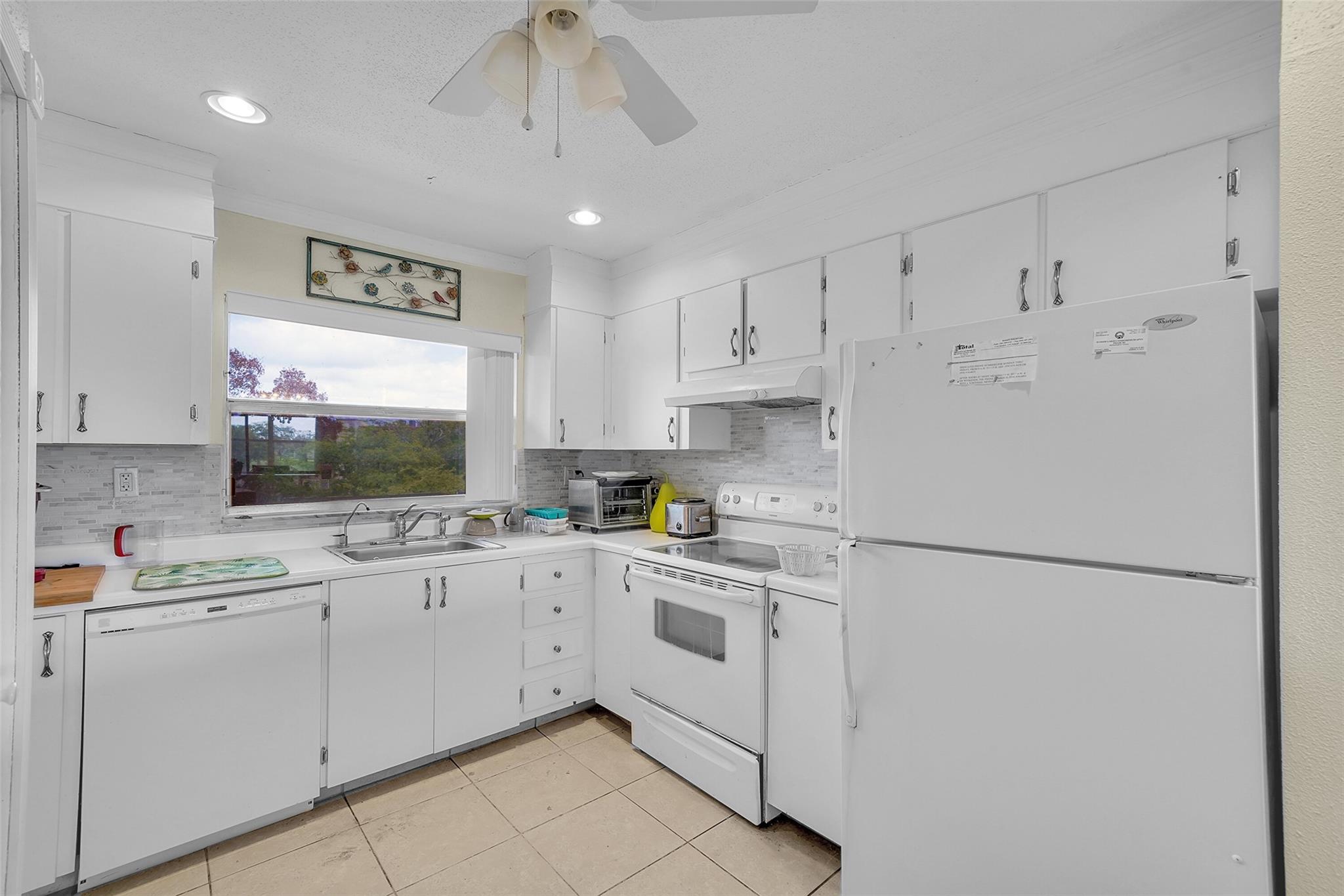 55+ COMMUNITY, LUXURY UNIT IS ON THE 3rd FLOOR, WELL KEPT BUILDING #86. PICTURESQUE WATER VIEWS FROM PATIO OVERLOOKING GOLF AND WATER VIEWS FACING WEST=GREAT SUNSETS AND VIEWS FROM TOP FLOOR. INSIDE CORNER UNIT WITH TILE THROUGHOUT. NEEDS SOME WORK. BRING YOUR BUYER LOOKING FOR GREAT VALUE. BIGGEST 2 BEDROOM IN SUNRISE LAKES. IT IS LOCATED NEAR THE CLUBHOUSE WITH YEAR-ROUND HEATED POOL, SAUNA, BILLARD, TENNIS AND PICKLEBALL COURT. JUST LISTED, WON'T LAST!