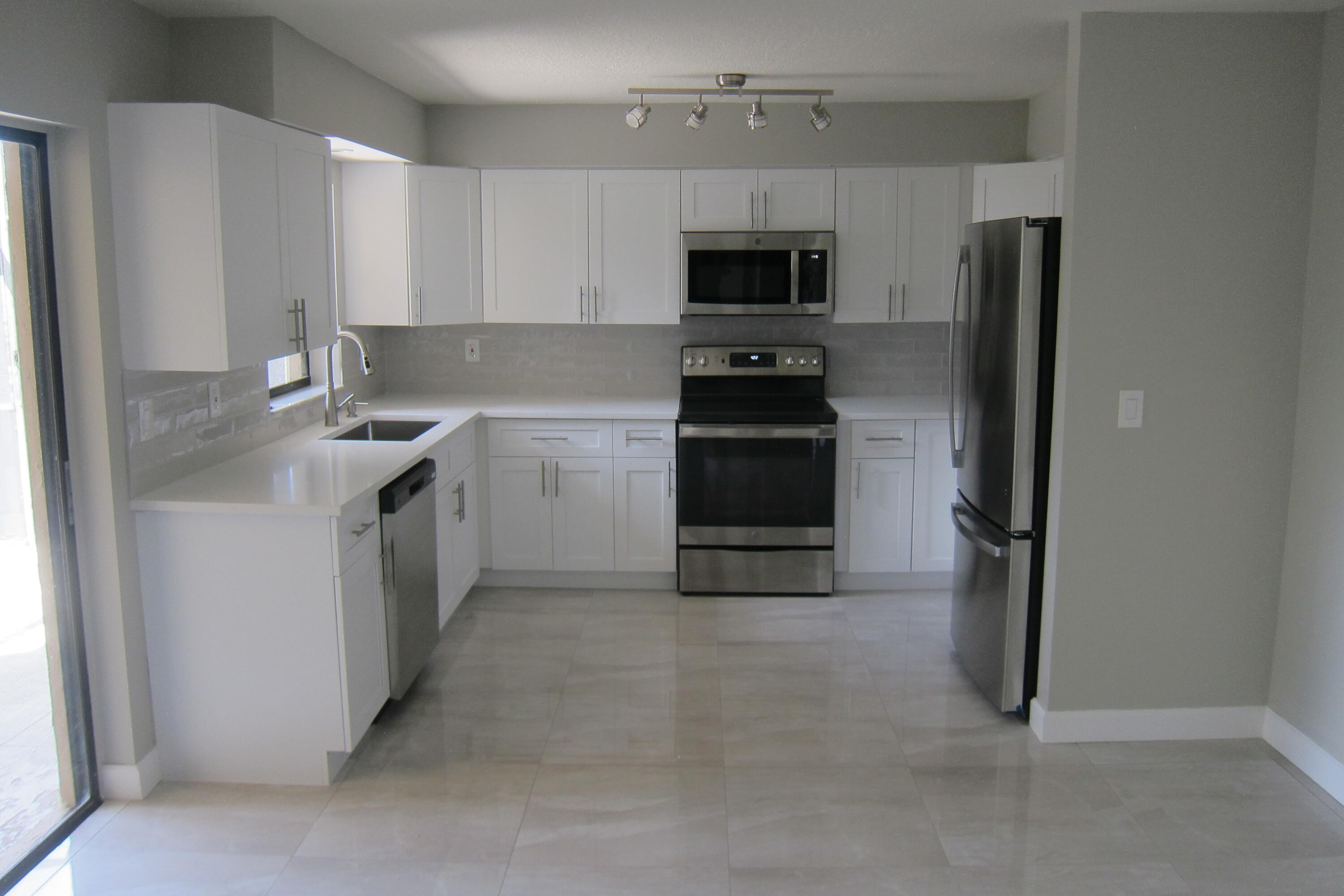 Foxwood Estates - Residential Lease