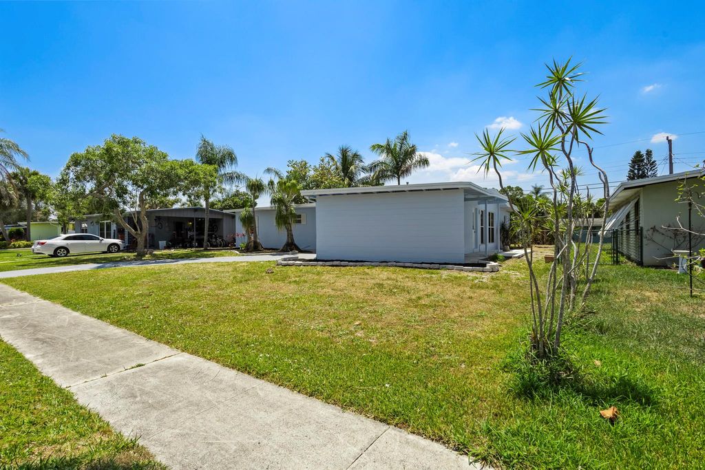 Photo of 3088 SE Morningside Boulevard, Port Saint Lucie, FL 34952 (MLS # R10986982)