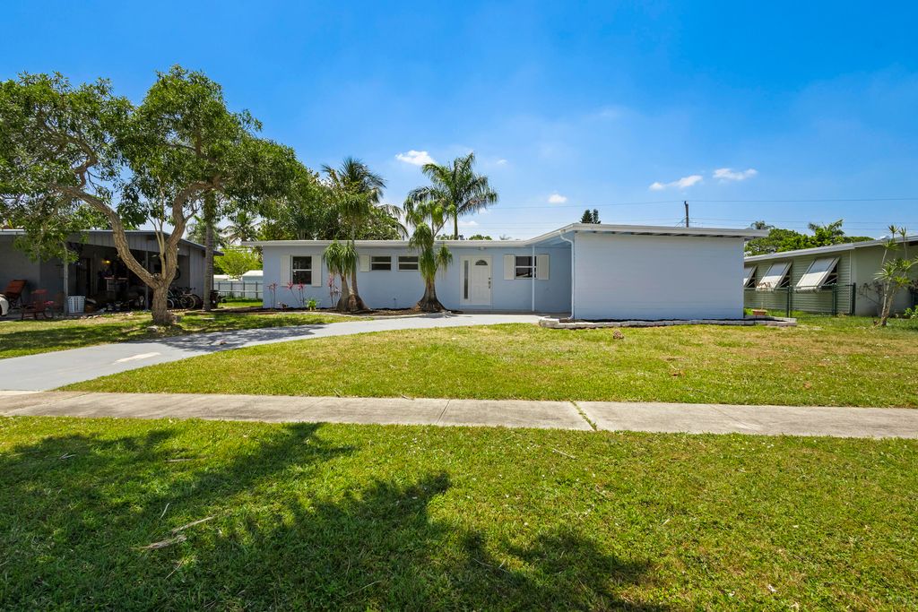 Photo of 3088 SE Morningside Boulevard, Port Saint Lucie, FL 34952 (MLS # R10986982)
