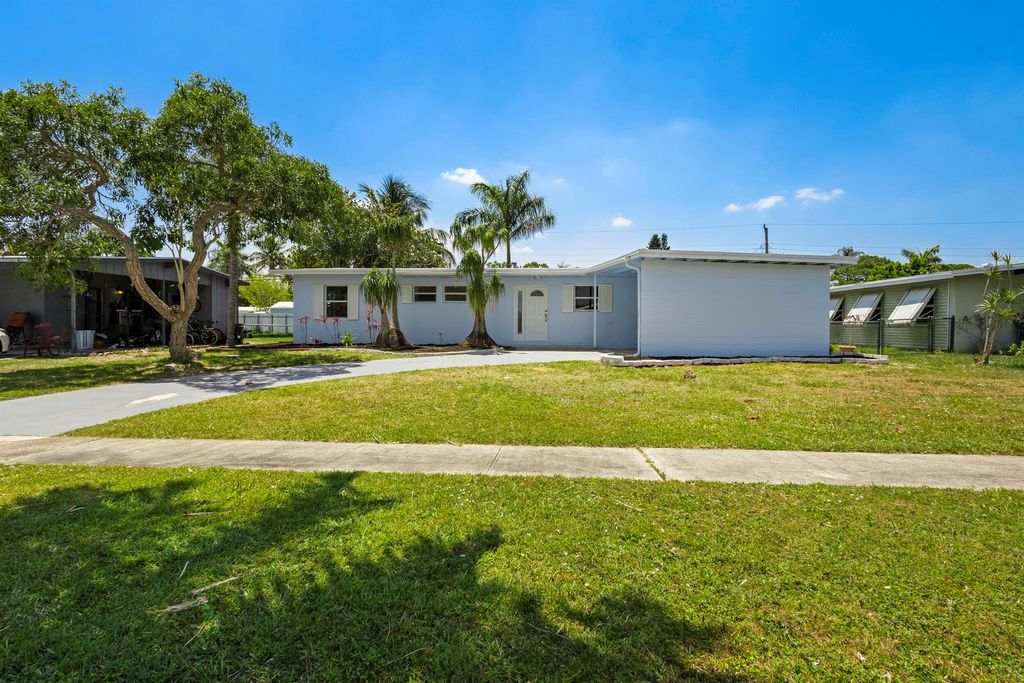 Photo of 3088 SE Morningside Boulevard, Port Saint Lucie, FL 34952 (MLS # R10986982)