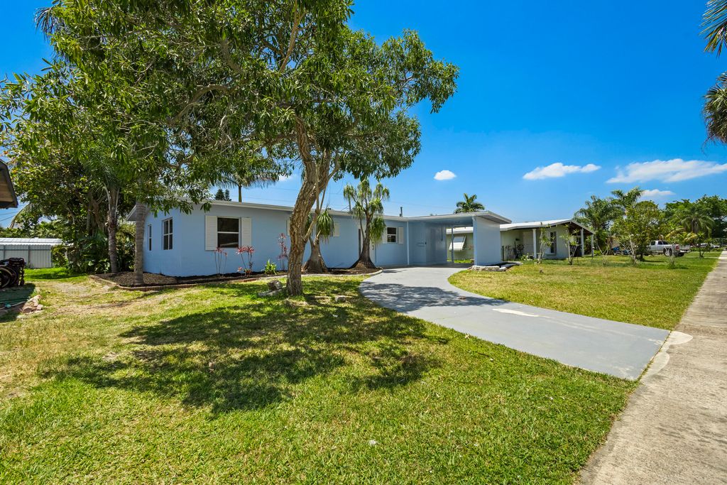 Photo of 3088 SE Morningside Boulevard, Port Saint Lucie, FL 34952 (MLS # R10986982)