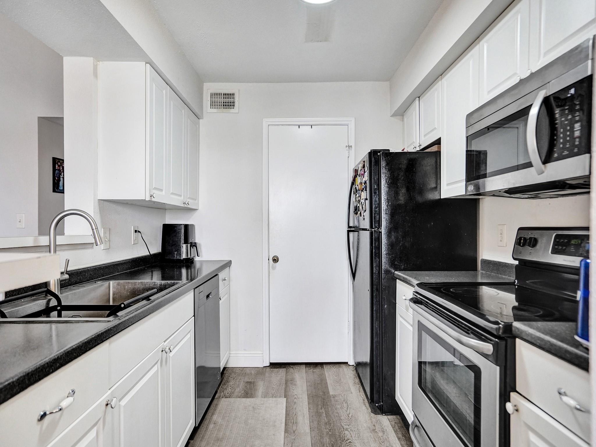 Sailboat Pointe Condo - Residential Lease