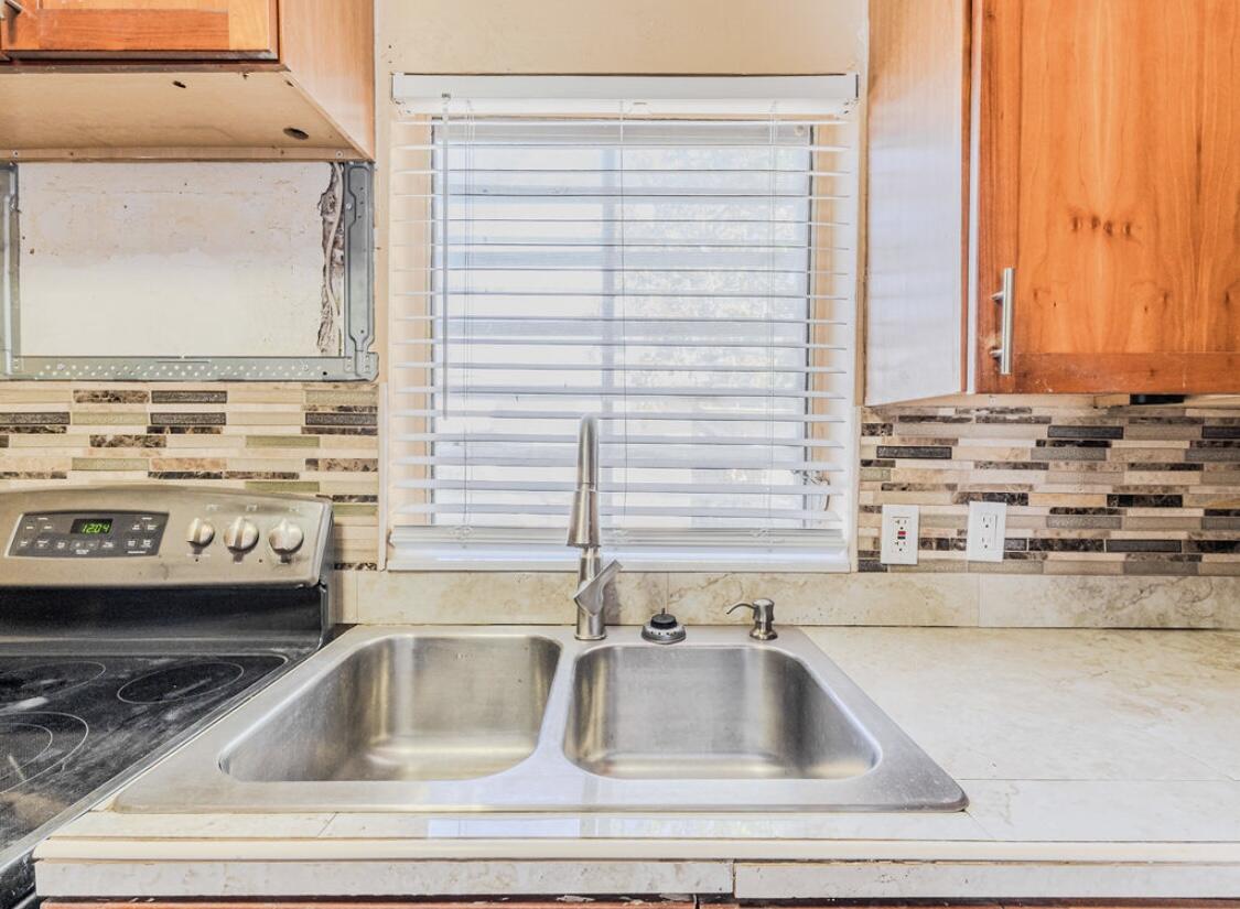 B AND G HOMES - Residential Lease