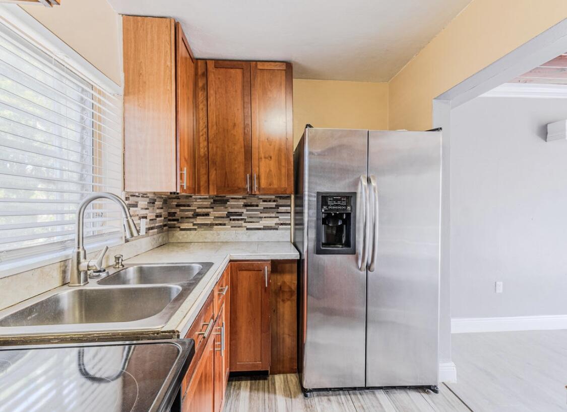 B AND G HOMES - Residential Lease