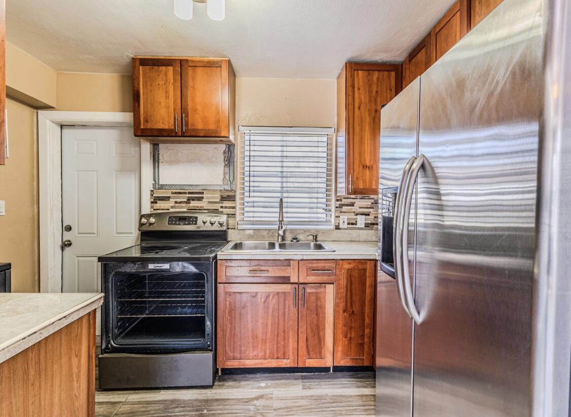 B AND G HOMES - Residential Lease