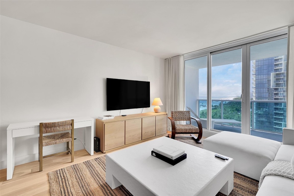 Roney Palace - Residential