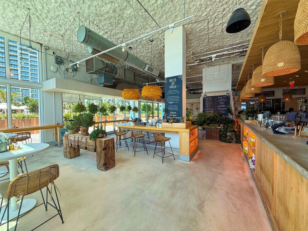 Roney Palace - Residential