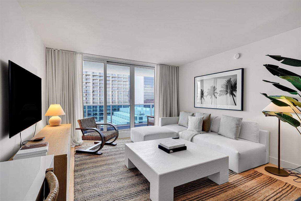 Roney Palace - Residential