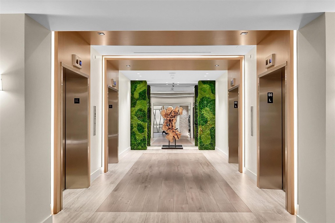 Roney Palace - Residential