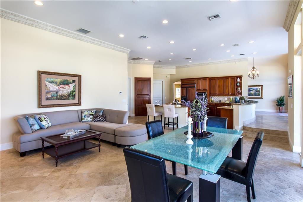 CORAL KEY VILLAS 3RD SEC - Residential