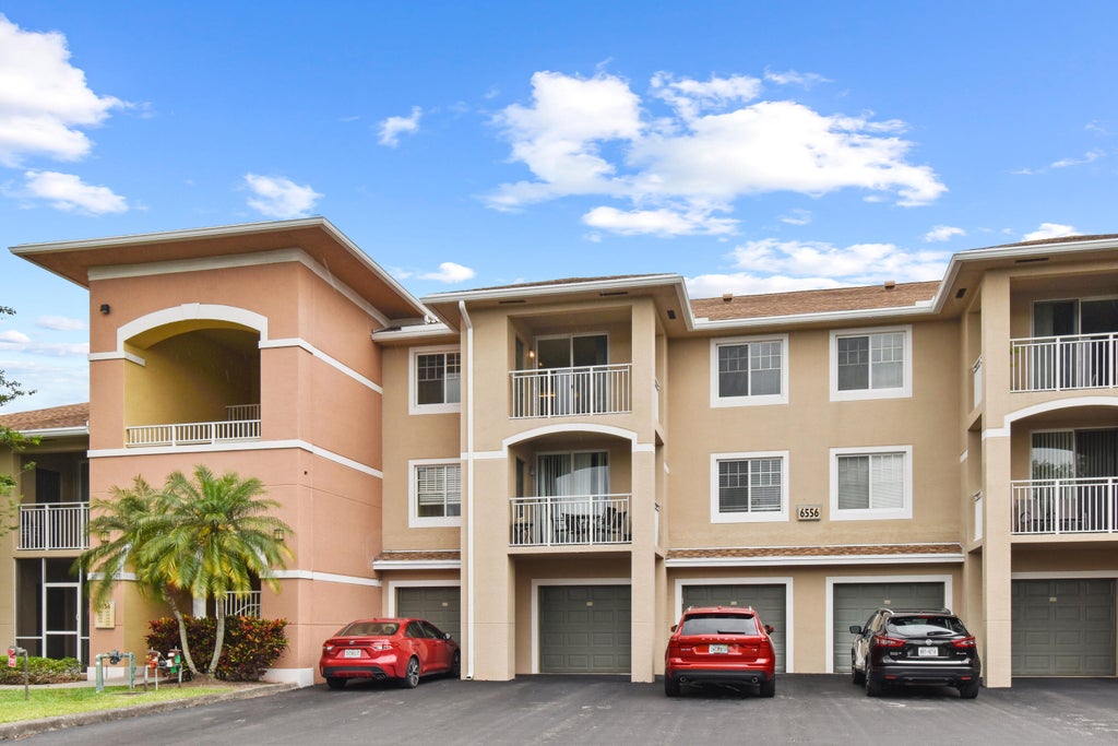 Photo of 6556 Emerald Dunes Drive #302, West Palm Beach, FL 33411 (MLS # R11088239)
