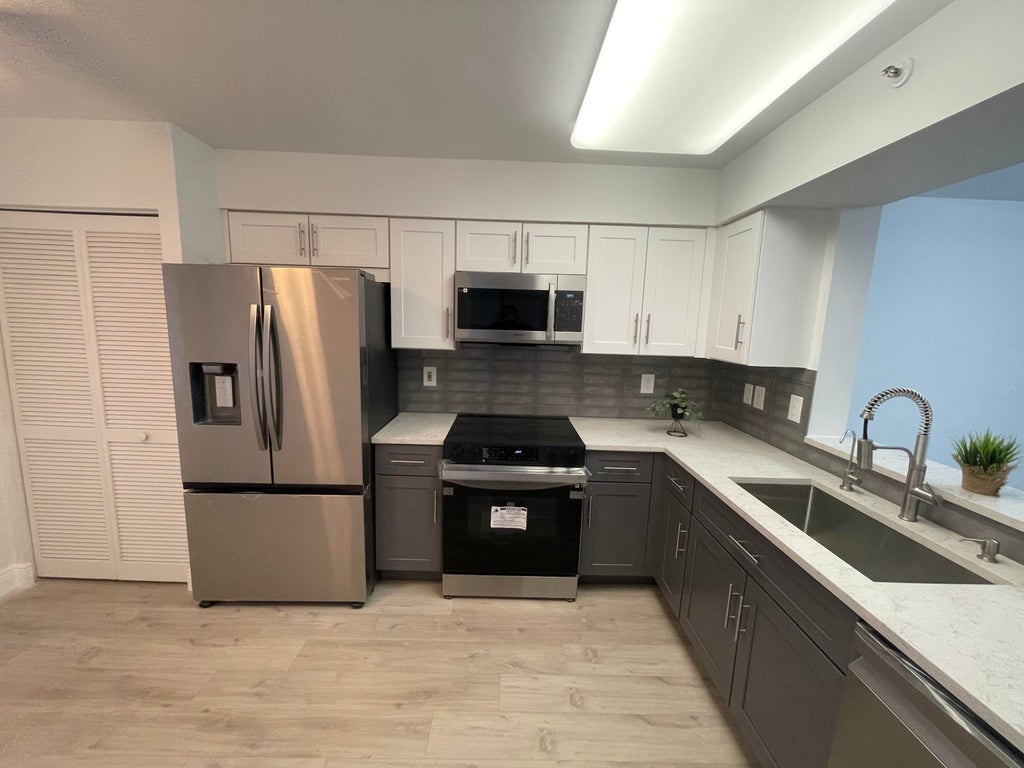 Photo of 14111 Royal Vista Drive #202, Delray Beach, FL 33484 (MLS # R11052024)