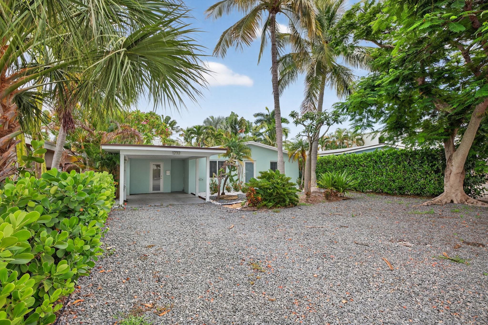 Adorably updated 3/2 single family home positioned for short walk or car ride to anything in the center of Fort Lauderdale. The home has a large, fenced in yard with backyard bar perfect for entertaining, storage shed for convenience, and full sized washer and dryer. Close to Fort Lauderdale airport and major highways.