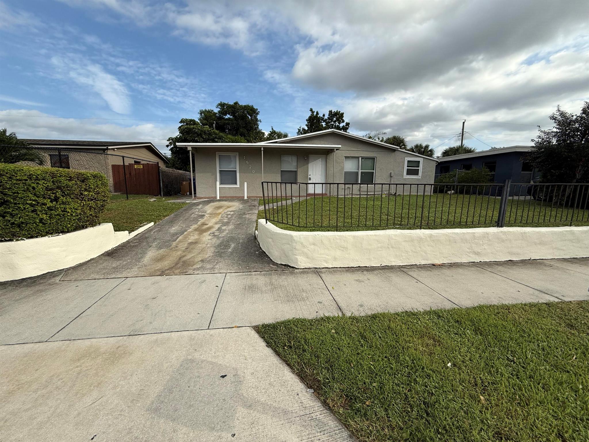 1520 W 11th Street