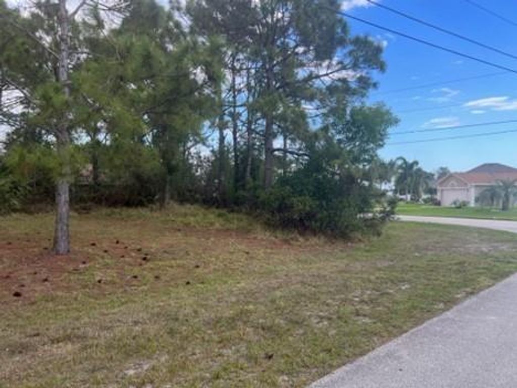 Photo of 5381 NW Dell Ct, Port St Lucie, FL 34986 (MLS # F10394654)