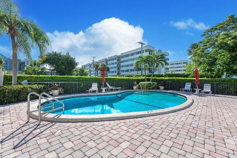 Tiny photo for 985 SE 19th Avenue #203, Deerfield Beach, FL 33441 (MLS # B26084475)