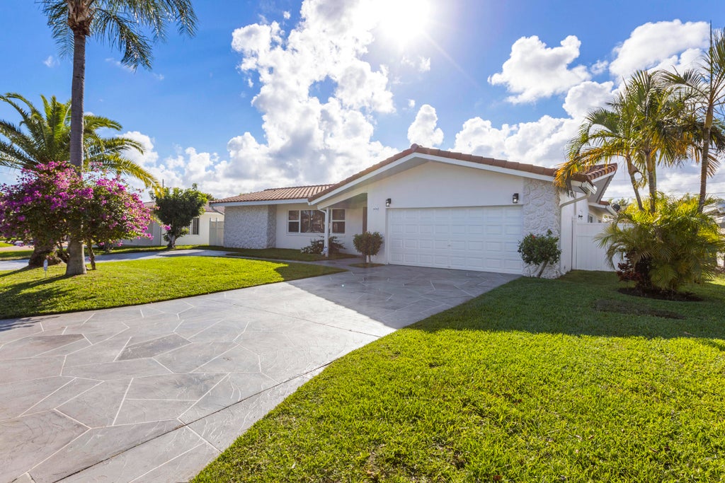 Photo of 4741 NE 29th Avenue, Fort Lauderdale, FL 33308 (MLS # B26064701)