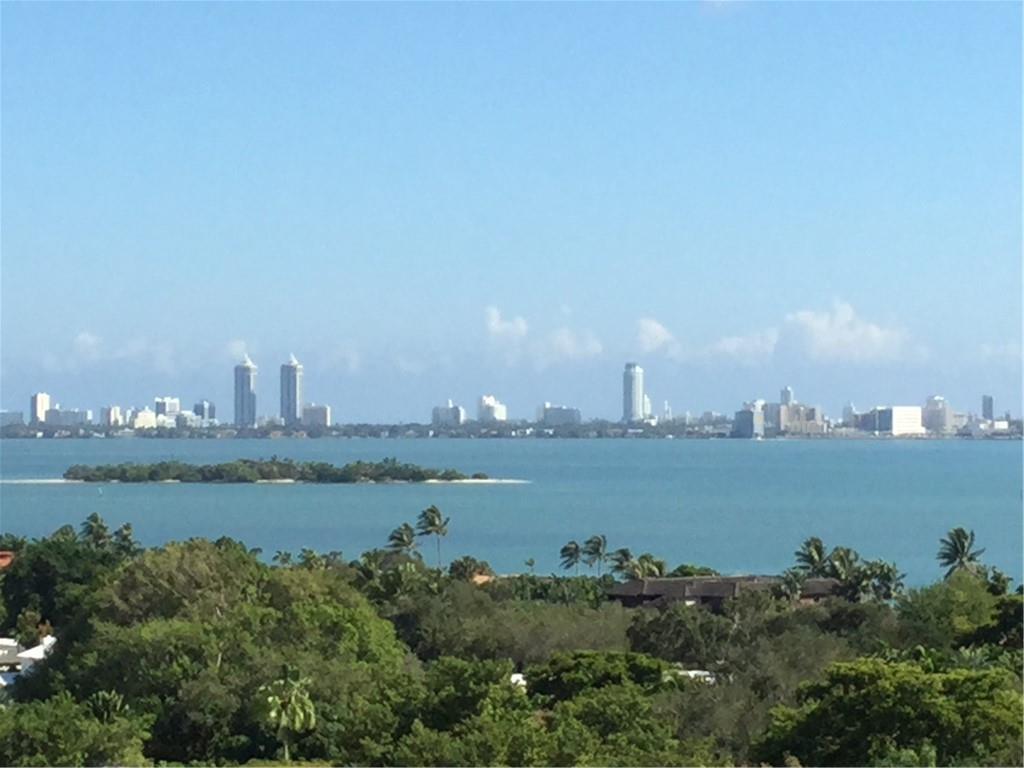 Spectacular Bay views with a large balcony. One bed plus home office & one bath. Porcelain white floors, curtains & blackouts. Washer and dryer in unit, beautiful pool deck and building lobby, gym, business center, jacuzzi, BBQ area, solarium. One assigned parking space and large storage.