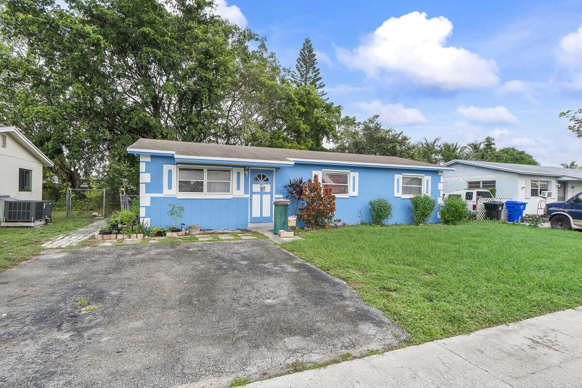 7207 SW 4th Court