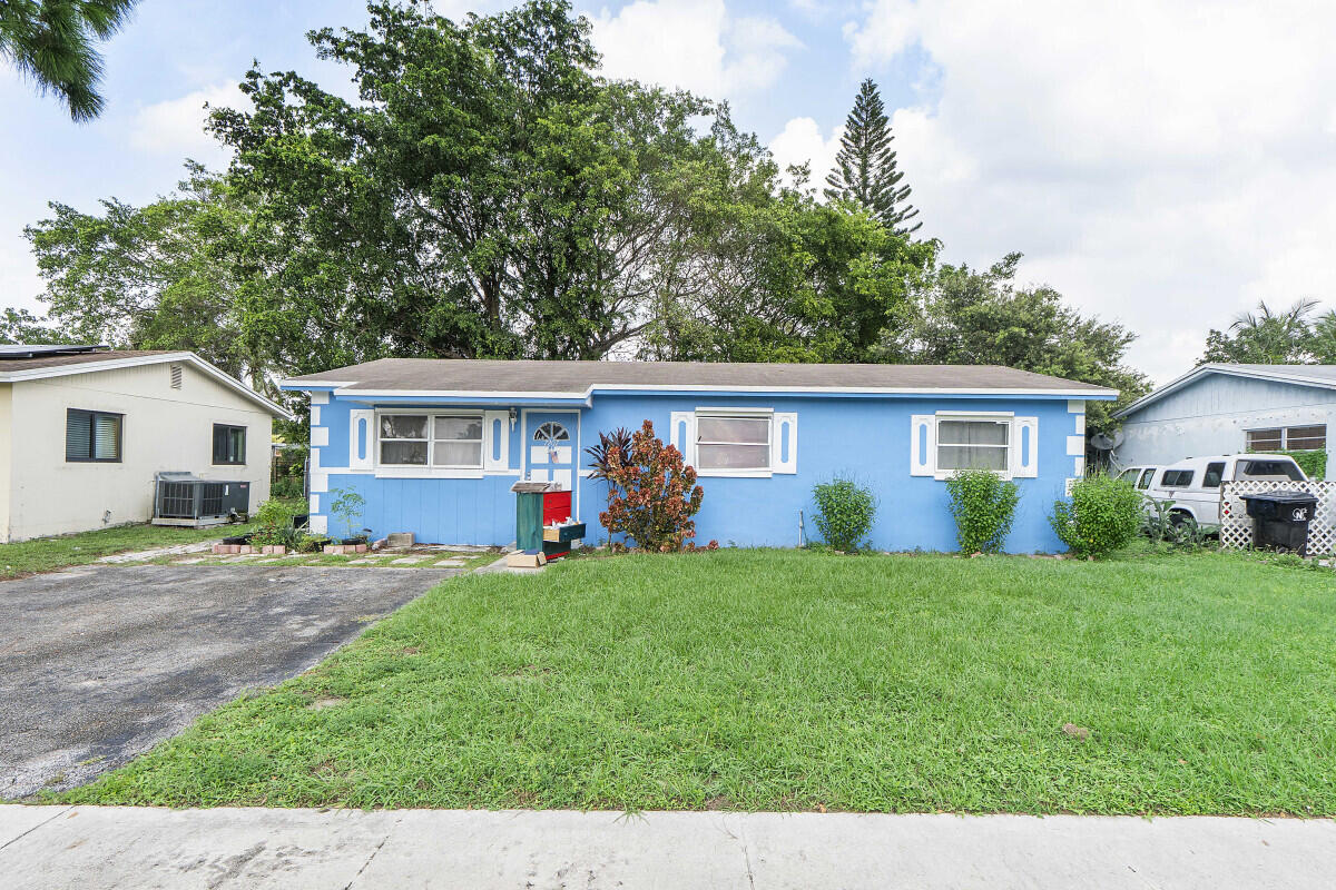 7207 SW 4th Court