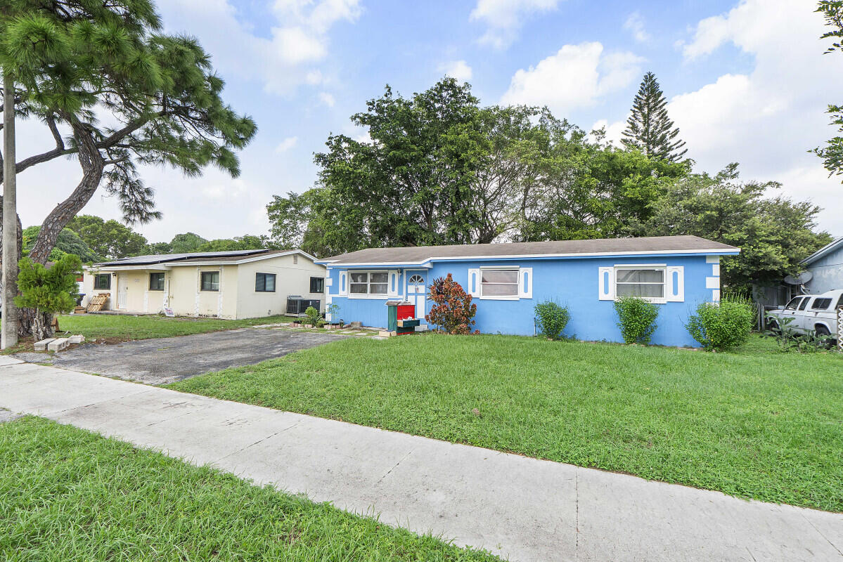 7207 SW 4th Court