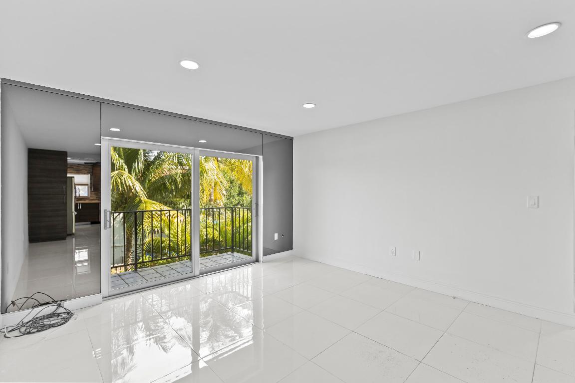 RACQUET CLUB - Residential