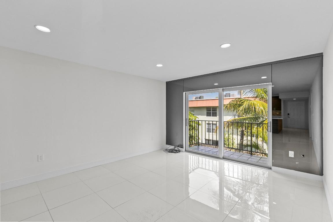 RACQUET CLUB - Residential