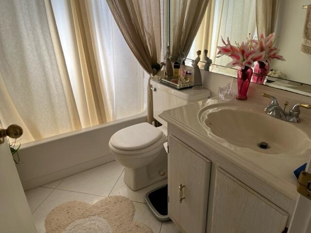 KINGS POINT FLANDERS CONDOS - Residential