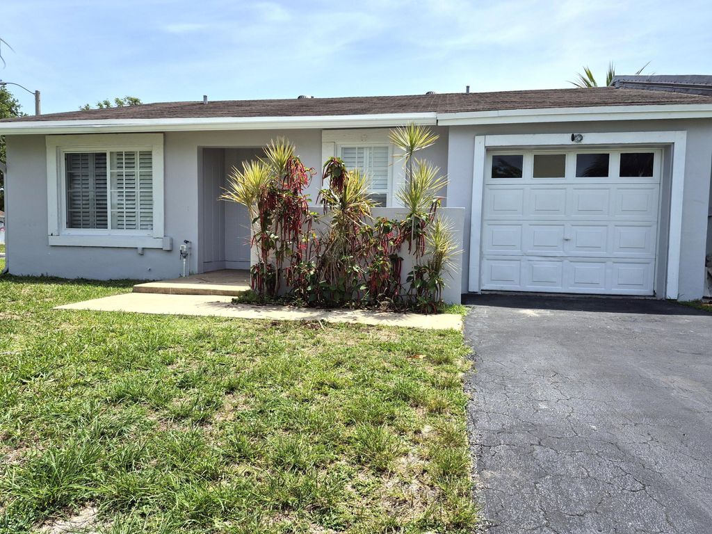 Photo of 5510 S Lakewood Cir Circle S #C, Margate, FL 33063 (MLS # B26035435)
