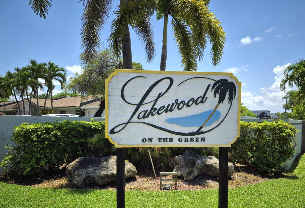 Photo of 5510 S Lakewood Cir Circle S #C, Margate, FL 33063 (MLS # B26035435)