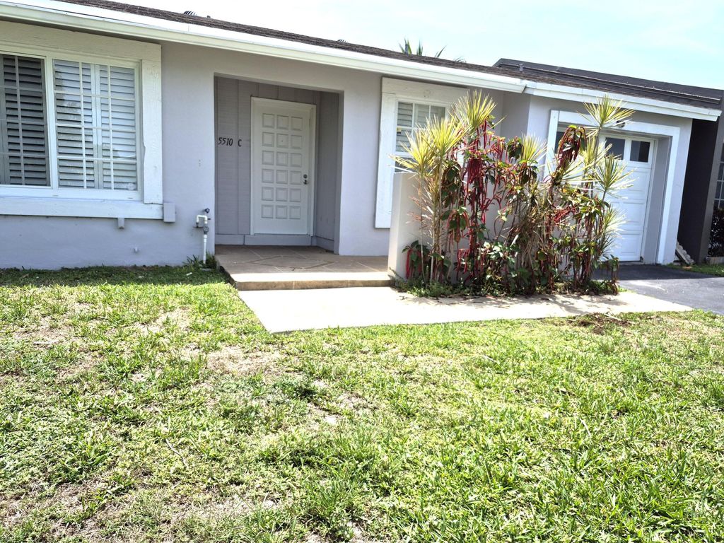 Photo of 5510 S Lakewood Cir Circle S #C, Margate, FL 33063 (MLS # B26035435)