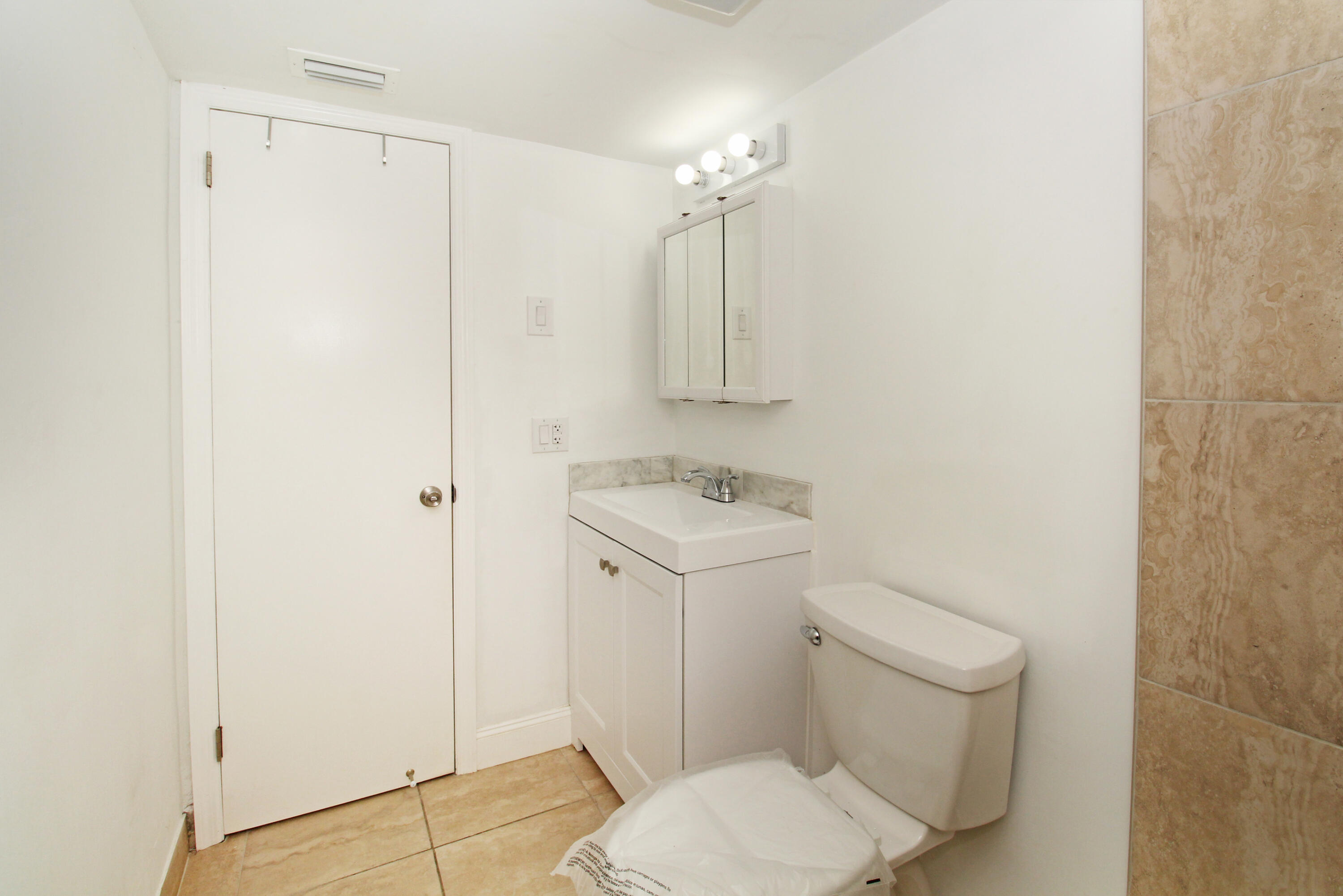 KELSEY CITY IN PB 8 PGS 15 TO 18, 23, 27 & 34 TO 3 - Residential Lease