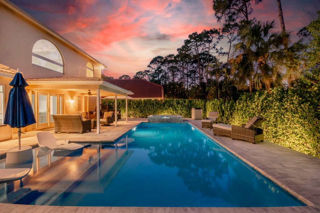 Photo of 172 Bent Tree Drive, Palm Beach Gardens, FL 33418 (MLS # R11160742)