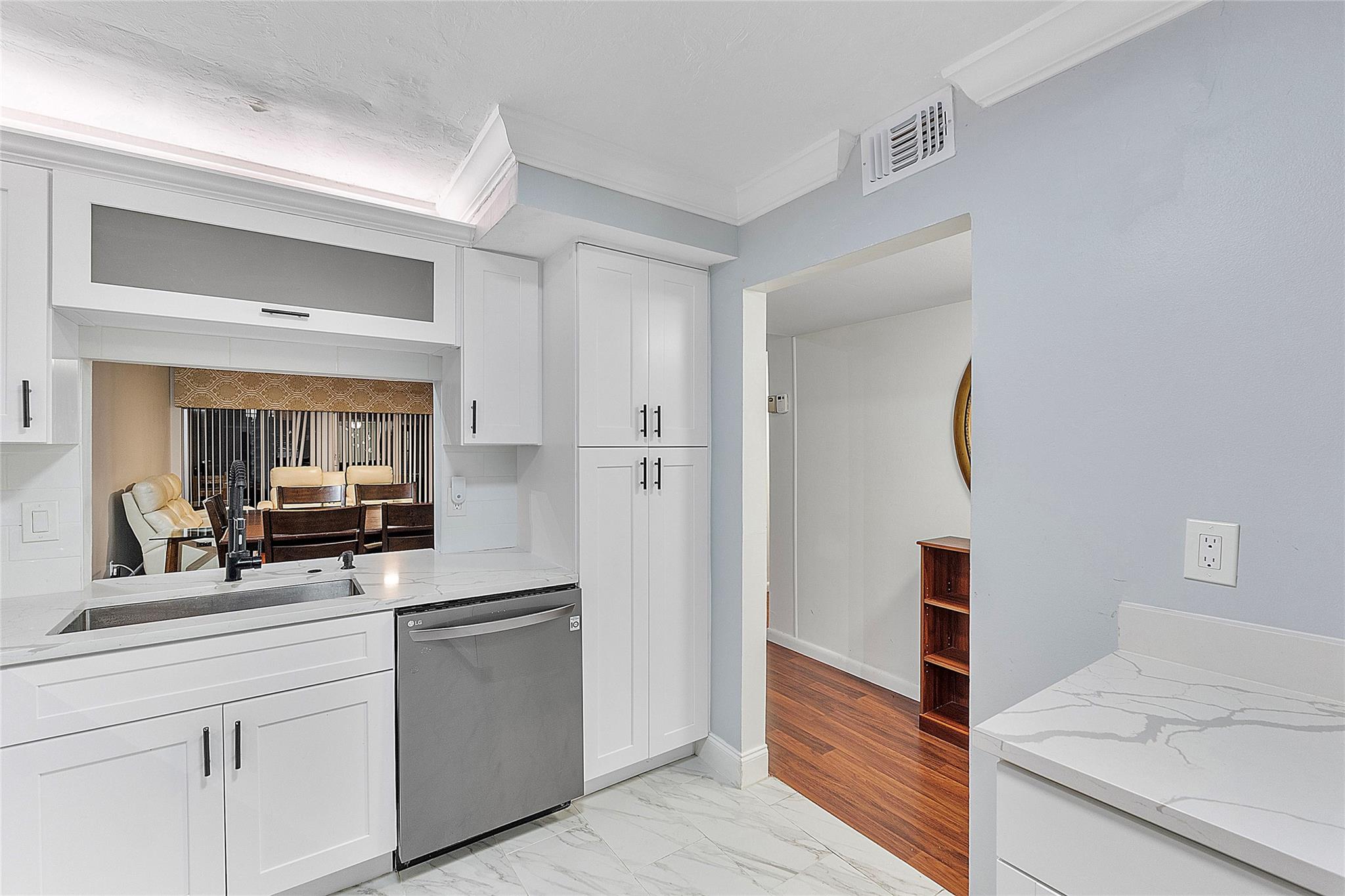 3955 N Nob Hill Rd 404